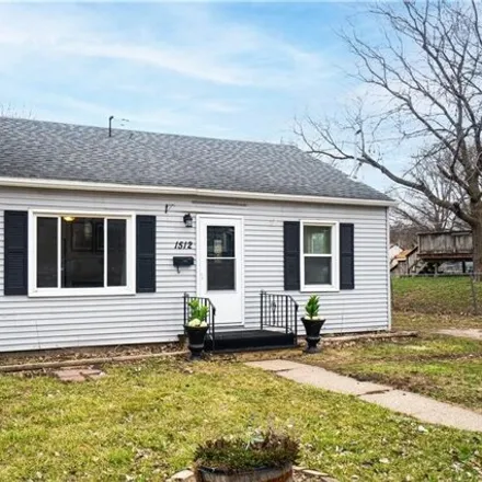 Image 2 - 1560 East 30th Street, Des Moines, IA 50317, USA - House for sale