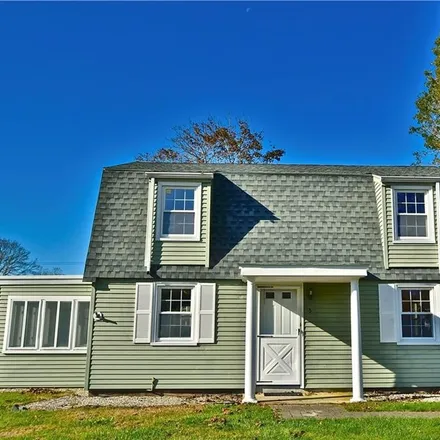 Rent this 4 bed house on 5 Meridan Road in White Sands Beach, Old Lyme