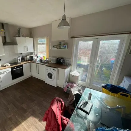 Image 3 - Barclays, Whitby Road, Ellesmere Port, CH65 0AD, United Kingdom - Townhouse for sale