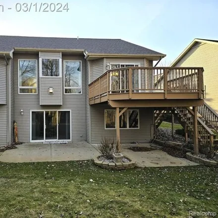 Image 2 - 2006 Crystalwood Trail, Flint Charter Township, MI 48433, USA - Townhouse for sale