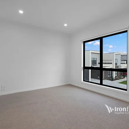 Image 2 - Camino Crescent, Cranbourne West VIC 3977, Australia - Townhouse for rent