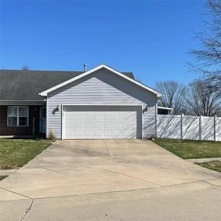 Buy this 3 bed house on 998 Briarwood in Charleston, IL 61920