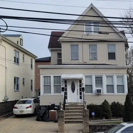 Rent this 3 bed house on 191 Washington Avenue in Grantwood, Cliffside Park