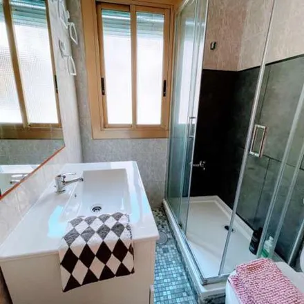 Rent this 4 bed apartment on calle Primavera in 03012 Alicante, Spain