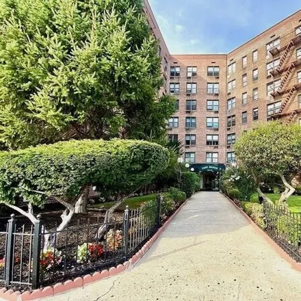 Buy this 3 bed condo on Park Manor in 67th Avenue, New York