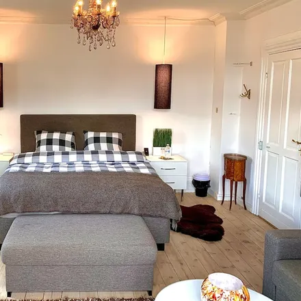Rent this 4 bed apartment on 2400 København NV