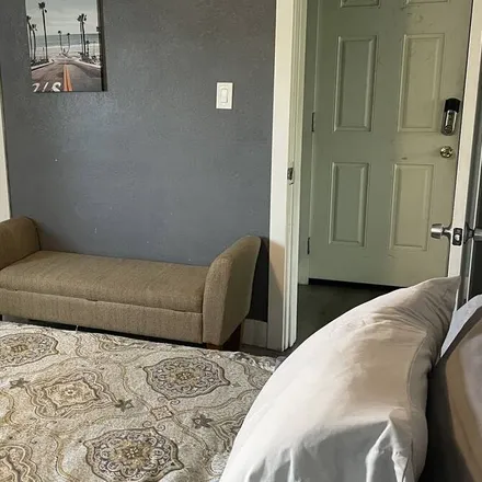 Rent this 1 bed apartment on Sacramento