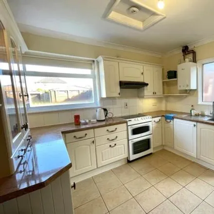 Image 7 - 36 South Avenue, Pooley Green, TW20 8HH, United Kingdom - House for sale