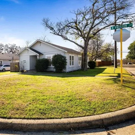 Image 4 - 516 Travis Street, Ennis, TX 75119, USA - House for sale