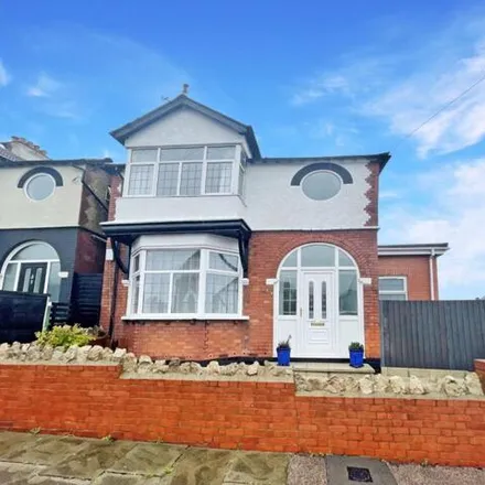 Buy this 3 bed house on The Close in Luton, LU3 2LR