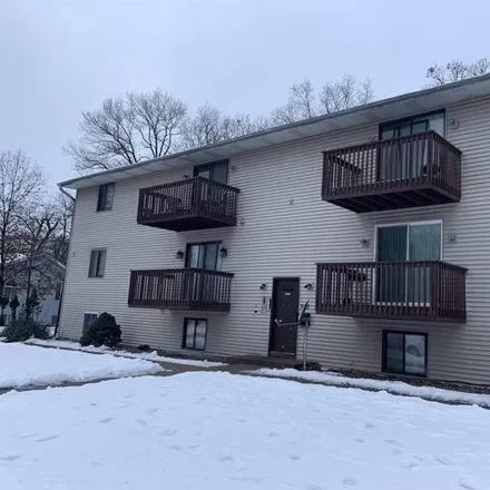 Rent this 3 bed apartment on 3459 West Baskin Ridge in Peoria, IL 61604