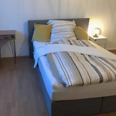 Rent this 3 bed room on Eckenheimer Landstraße 103 in 60318 Frankfurt, Germany