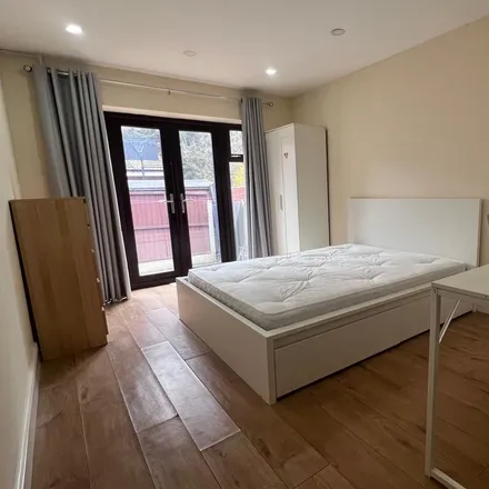 Rent this 6 bed room on Castleton Road in Goodmayes, London