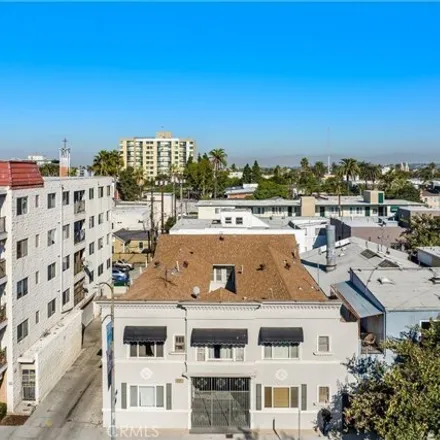 Buy this 12 bed house on Costa Azul Travel in East Broadway, Long Beach