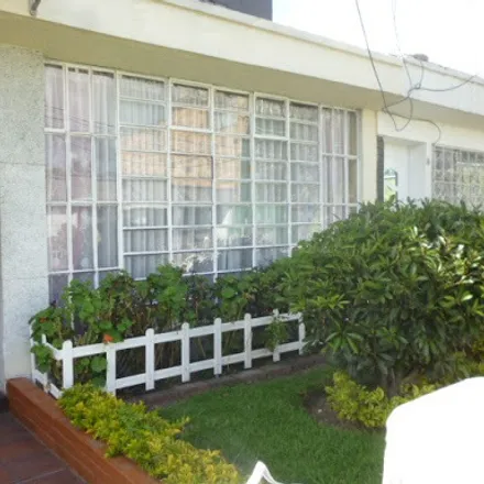 Buy this 4 bed house on Sala de Belleza Ana Maria in Calle 35 Sur, Kennedy