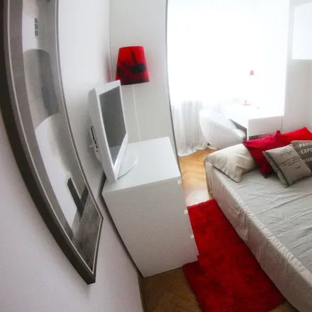 Rent this 4 bed room on Sohos in Via Carlo Tenca, 20124 Milan MI