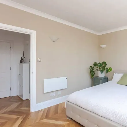 Rent this 1 bed apartment on London in SE1 3AN, United Kingdom