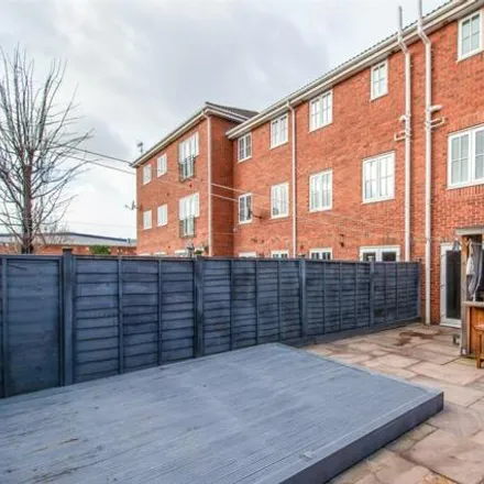 Image 2 - 11 Waterford Place, Whitwood, WF6 1RJ, United Kingdom - Townhouse for sale