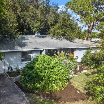 Buy this 2 bed house on 2537 Jefferson Circle in Sarasota, FL 34239