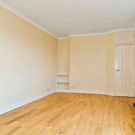Rent this 3 bed apartment on 4 West Coates in City of Edinburgh, EH12 5JH