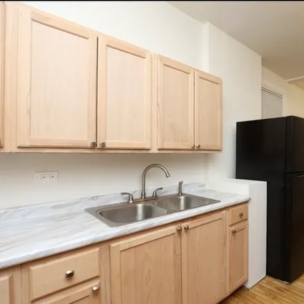 Image 3 - 1916 S Sawyer Ave, Unit 2R - Apartment for rent