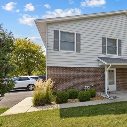 Image 1 - 772 Leicester Rd Unit 772, Elk Grove Village, Illinois, 60007 - House for rent