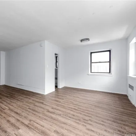 Image 7 - 94-30 60th Avenue, New York, NY 11373, USA - Apartment for sale