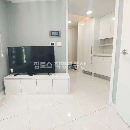 Rent this 1 bed apartment on 서울특별시 강남구 대치동 900-68
