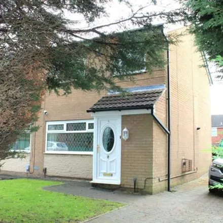 Buy this 3 bed duplex on Brook Street in Chadderton, OL9 6NW