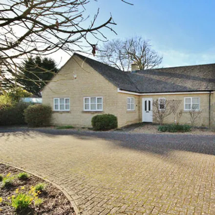 Buy this 3 bed house on 27 Woodstock Road in Witney, OX28 1DU