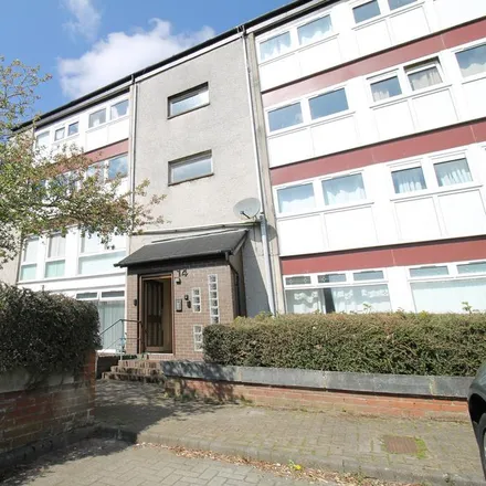 Rent this 3 bed apartment on Glenacre Road in Cumbernauld, G67 2NY