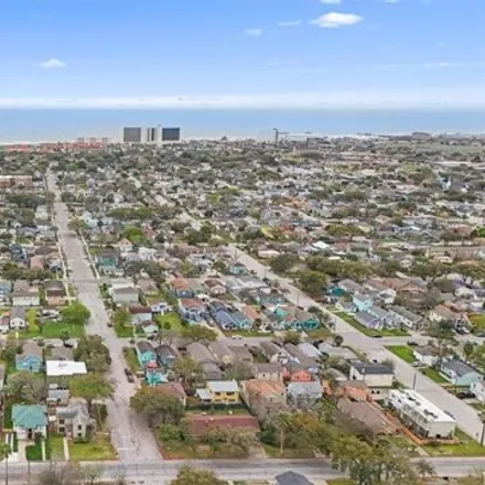 Image 4 - 4873 Avenue O, Galveston, TX 77551, USA - House for rent