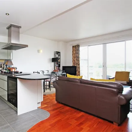 Rent this 2 bed apartment on Herons Rest in The Hollows, London