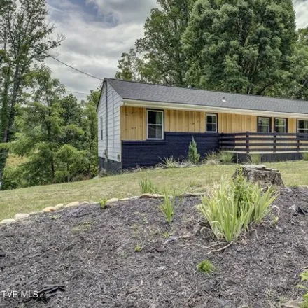 Image 2 - 1300 Edgewood St, Johnson City, Tennessee, 37604 - House for sale