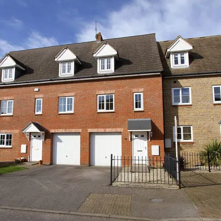 Rent this 3 bed townhouse on Ashmead Road in The Mill, Banbury