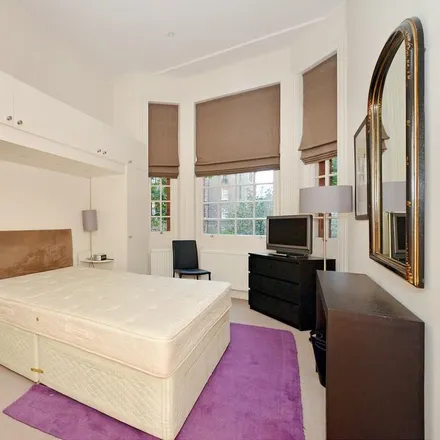 Image 5 - 42 Draycott Place, London, SW3 2RZ, United Kingdom - Apartment for rent