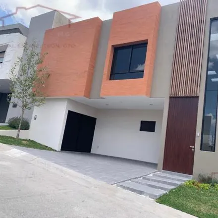 Rent this 3 bed house on Avenida Paseo del Molino in El Molino Residencial Golf, 37138 León