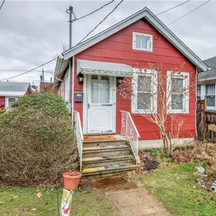 Buy this 3 bed house on 485 Minnieford Avenue in New York, NY 10464