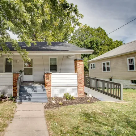 Buy this 3 bed house on 220 West Elm Street in Alton, IL 62002