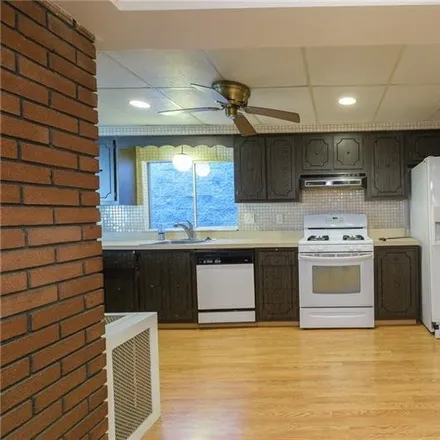 Image 9 - Renaissance Family Practice, 111 Sheridan Street, Millvale, Allegheny County, PA 15209, USA - House for sale