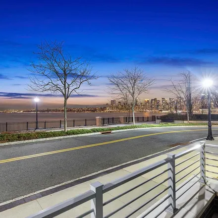 Image 4 - RiversEdge at Port Imperial, Ferry Boulevard, Weehawken, NJ 07093, USA - Apartment for rent