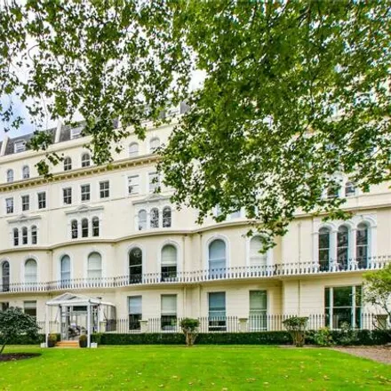 Image 2 - Garden House, 86-92 Kensington Gardens Square, London, W2 4BB, United Kingdom - Apartment for rent