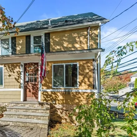 Buy this 4 bed house on 68 West Central Avenue in Wharton, Morris County