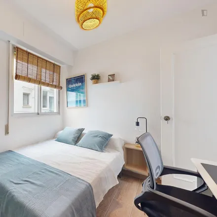 Rent this 5 bed room on Centro Privado de Enseñanza Santísima Trinidad in Carrer d'Oriola, 46009 Valencia