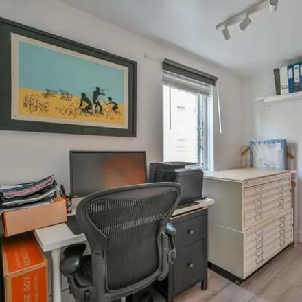 Image 7 - St Mary Grace's Court, Cartwright Street, London, E1 8LY, United Kingdom - Apartment for sale