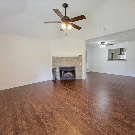 Image 2 - 189 Hickory Springs Drive, Euless, TX 76039, USA - House for rent