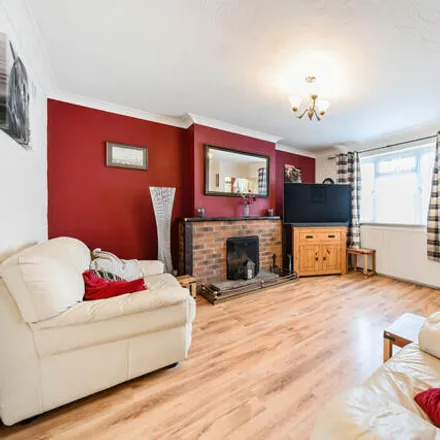 Image 5 - Crossmead, Watford, WD19 4JG, United Kingdom - Townhouse for sale