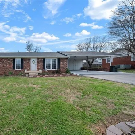 Buy this 5 bed house on 425 Bluegrass Drive North in Scottsville, KY 42164