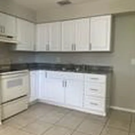 Image 1 - 2115 Hanson Street, Fort Myers, FL 33901, USA - Apartment for rent