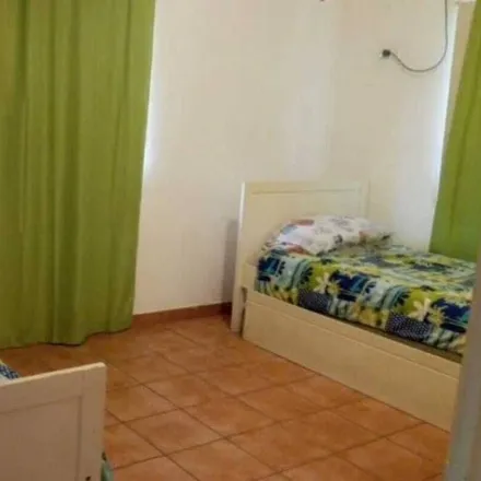 Rent this 3 bed house on Colón